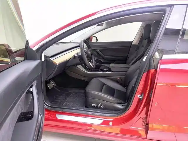Tesla Model 3 — миниатюра 11
