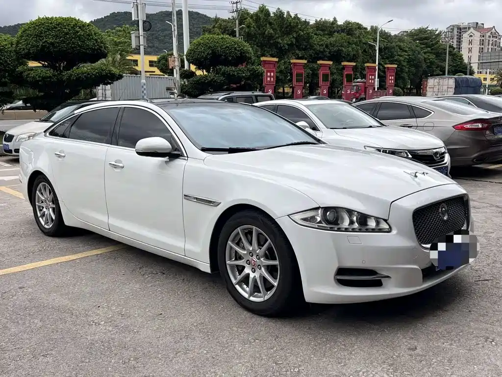 Jaguar XJ — миниатюра 3