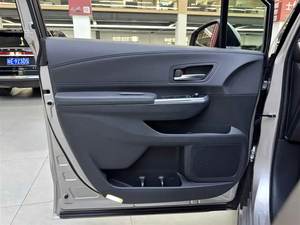 Toyota Sienna — миниатюра 11
