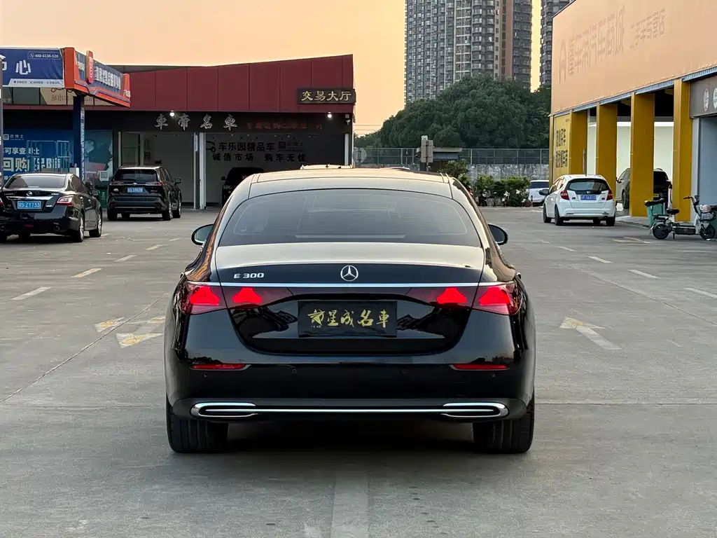 Mercedes-Benz E-Class — миниатюра 17