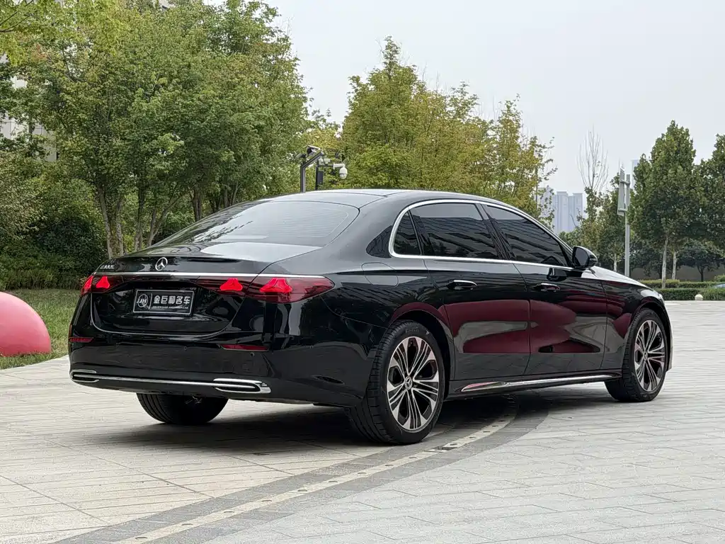 Mercedes-Benz E-Class — миниатюра 19
