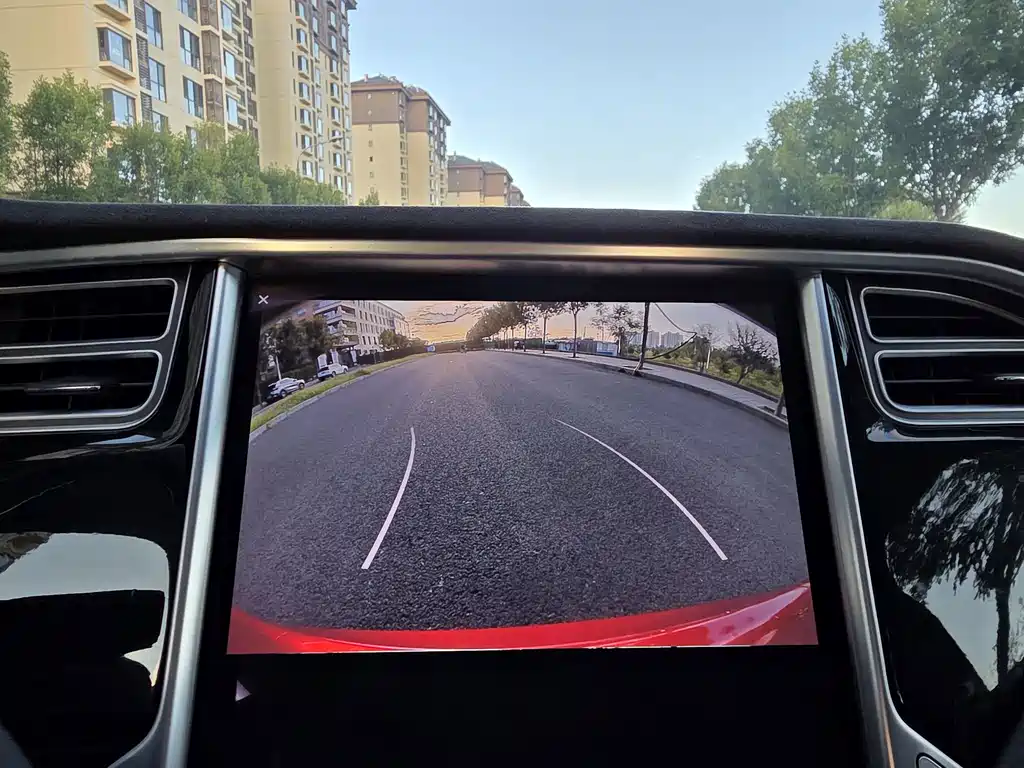 Tesla Model S — миниатюра 20