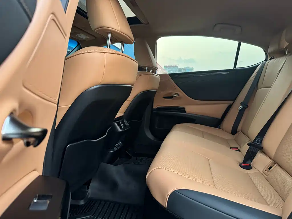 Lexus ES — миниатюра 11