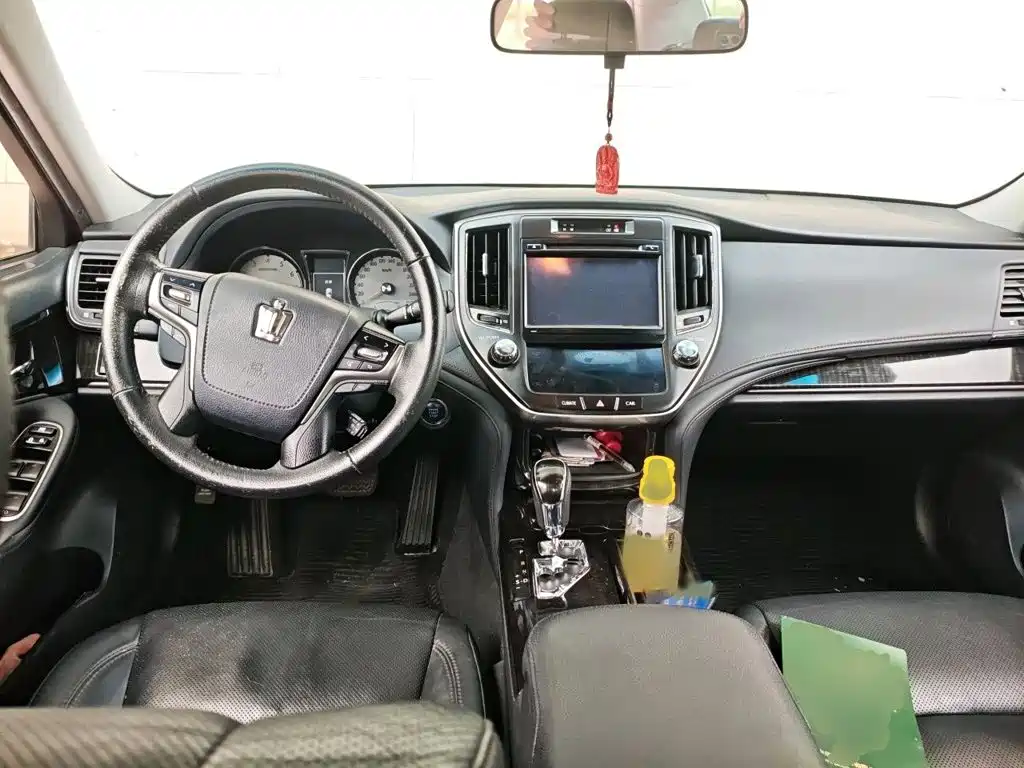 Toyota Crown — миниатюра 13