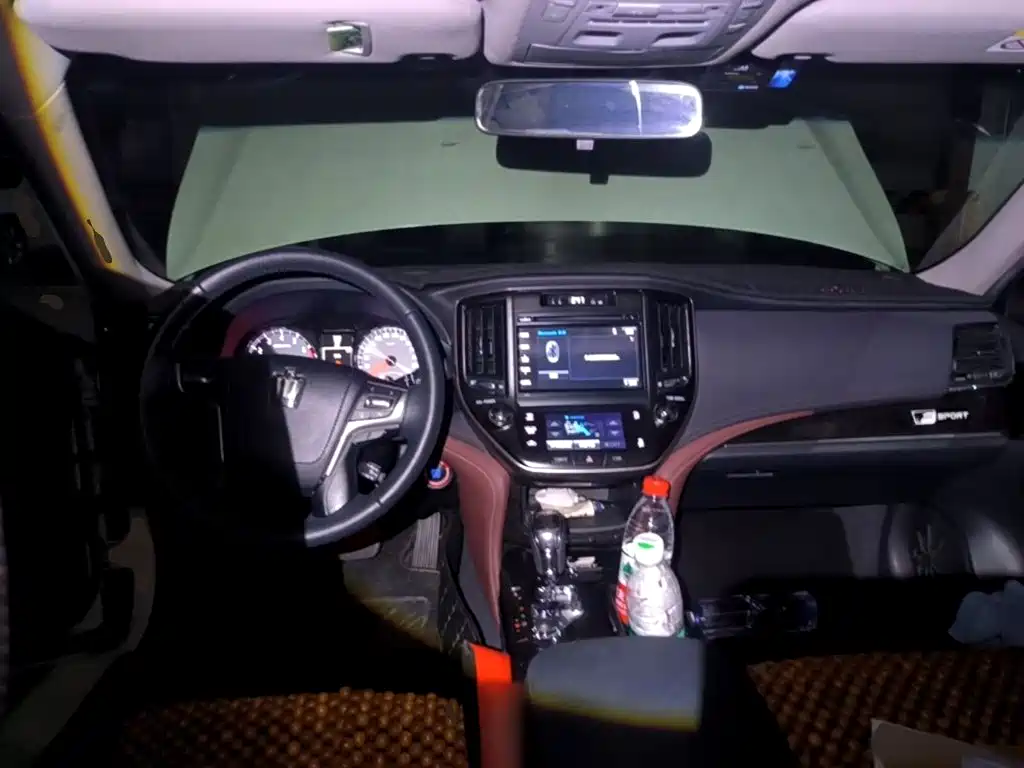Toyota Crown — миниатюра 13