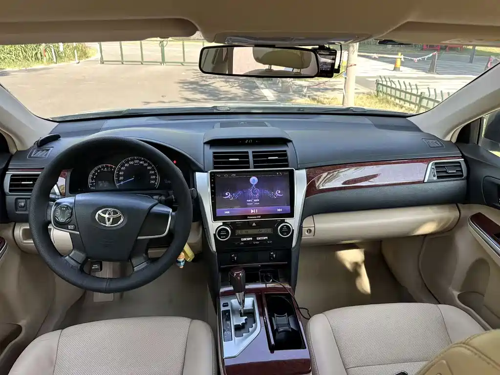 Toyota Camry — миниатюра 4