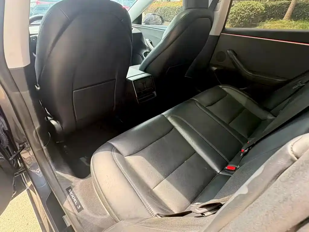 Tesla Model 3 — миниатюра 9