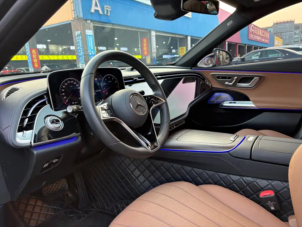 Mercedes-Benz E-Class — миниатюра 5