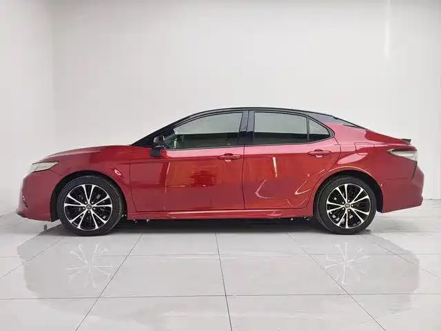 Toyota Camry — миниатюра 7