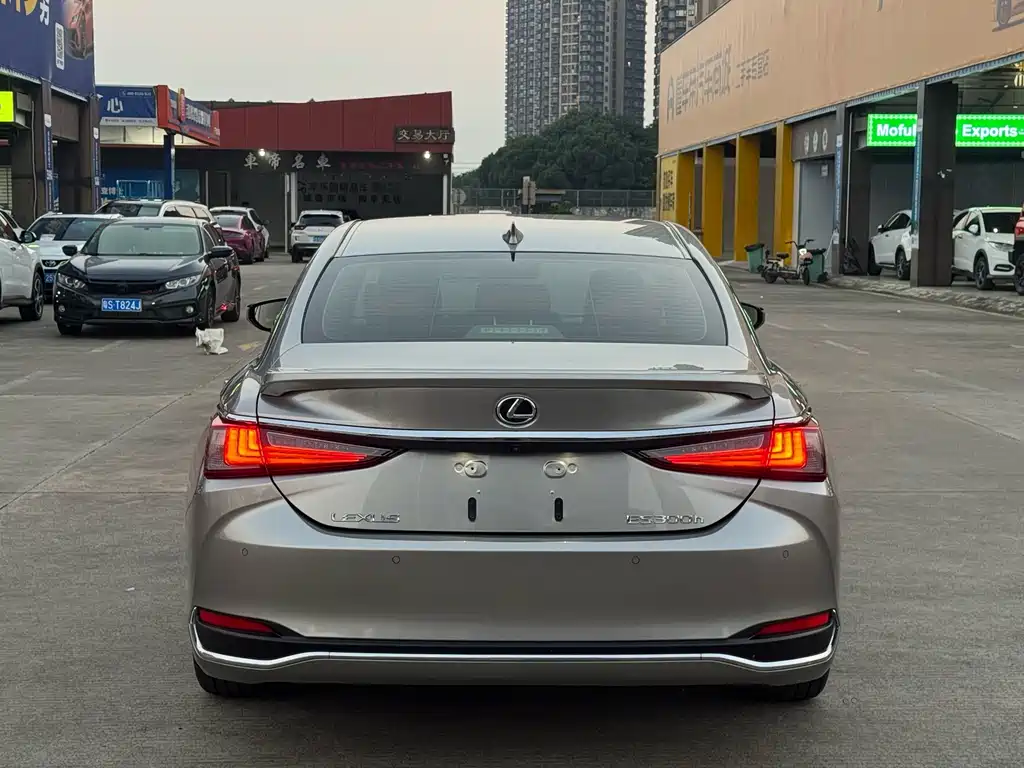 Lexus ES — миниатюра 13