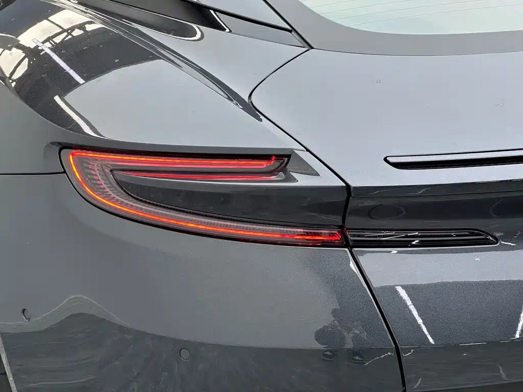 Aston Martin DB11 — миниатюра 31