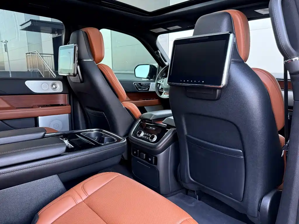 Lincoln Navigator — миниатюра 27