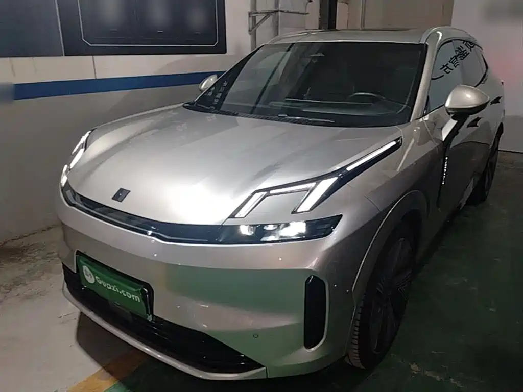 Lynk & Co 08 EM-P 2023