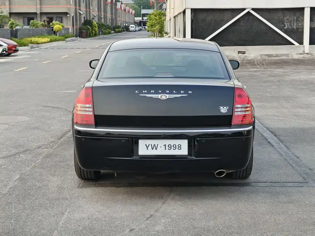 Chrysler 300C 2007 2.7L