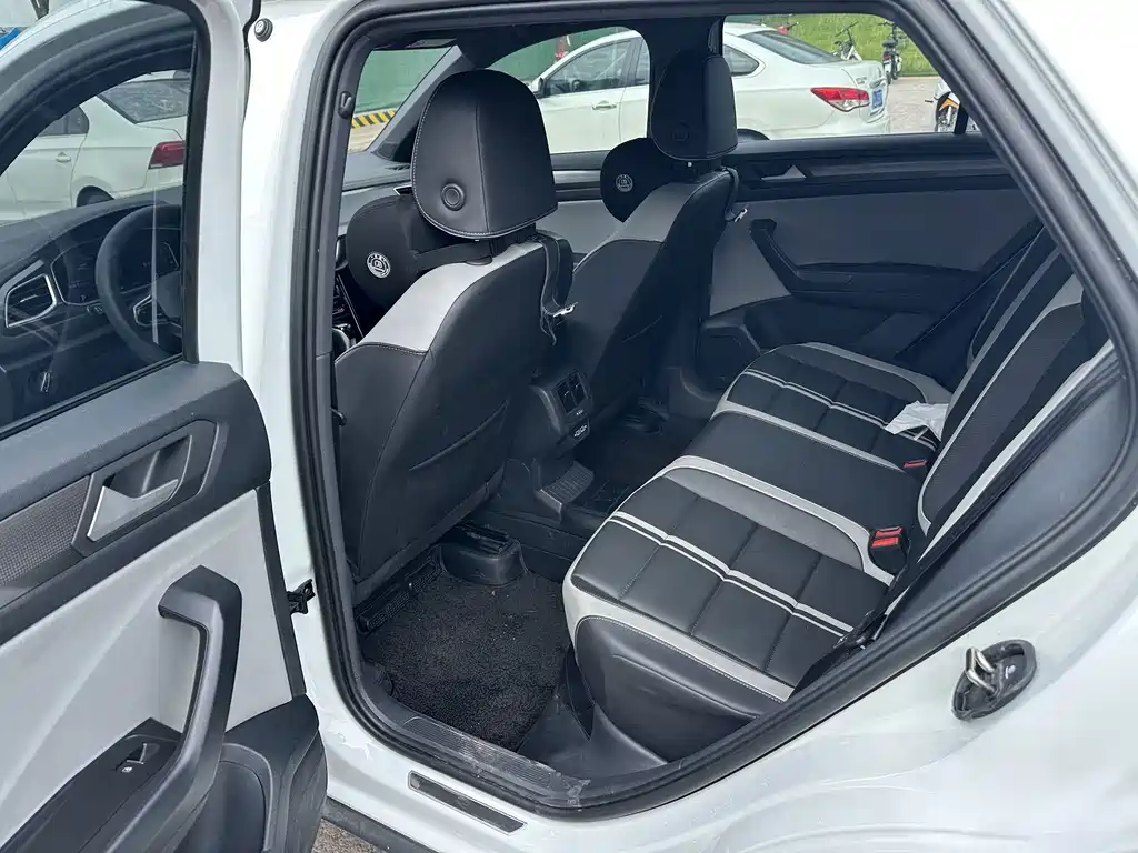 Volkswagen T-Roc — миниатюра 4