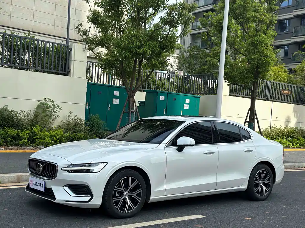 Volvo S60 2023