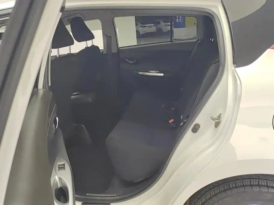 Toyota Yaris L — миниатюра 11