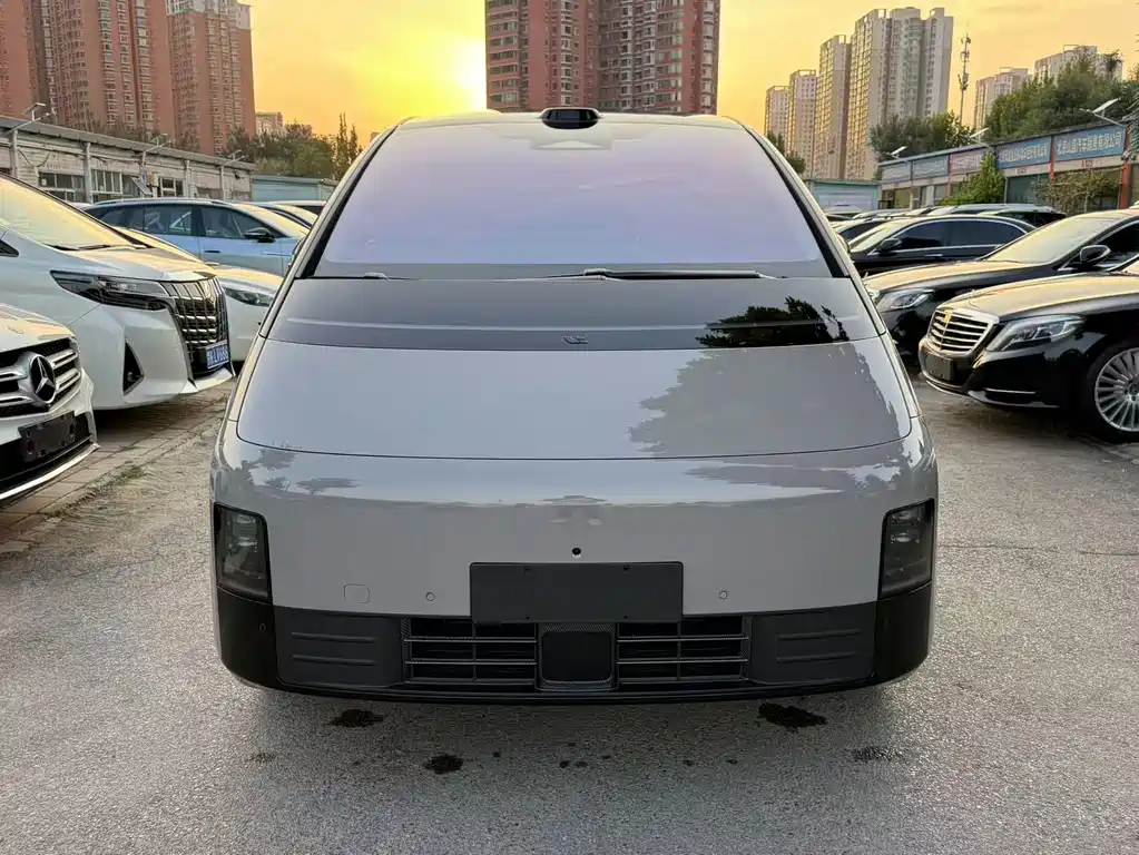 Li Auto Li MEGA — миниатюра 2