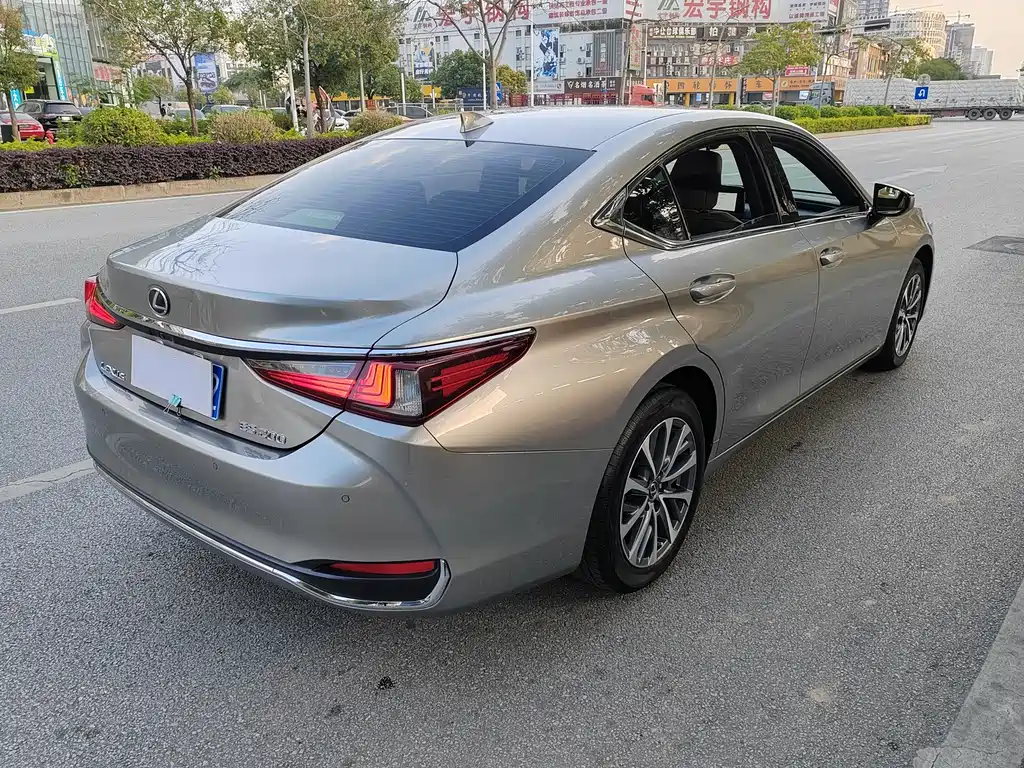 Lexus ES 2022 200