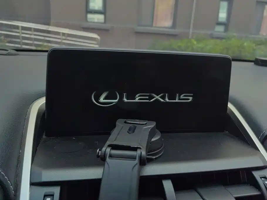 Lexus NX — миниатюра 13