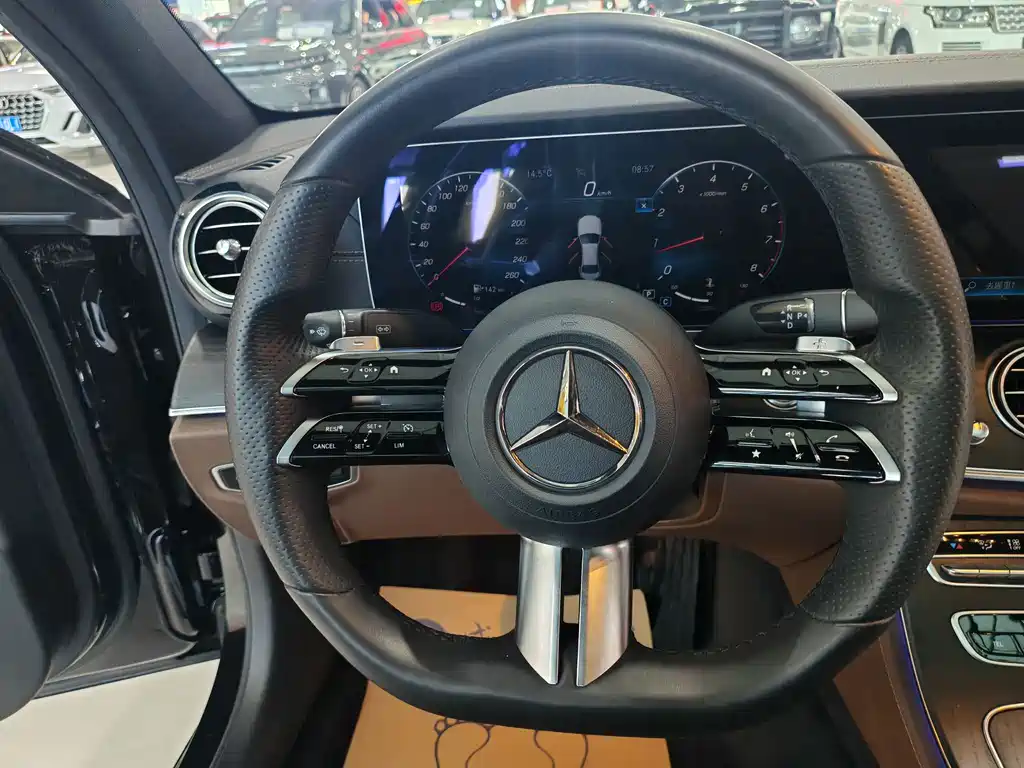 MERCEDES-BENZ E CLASS