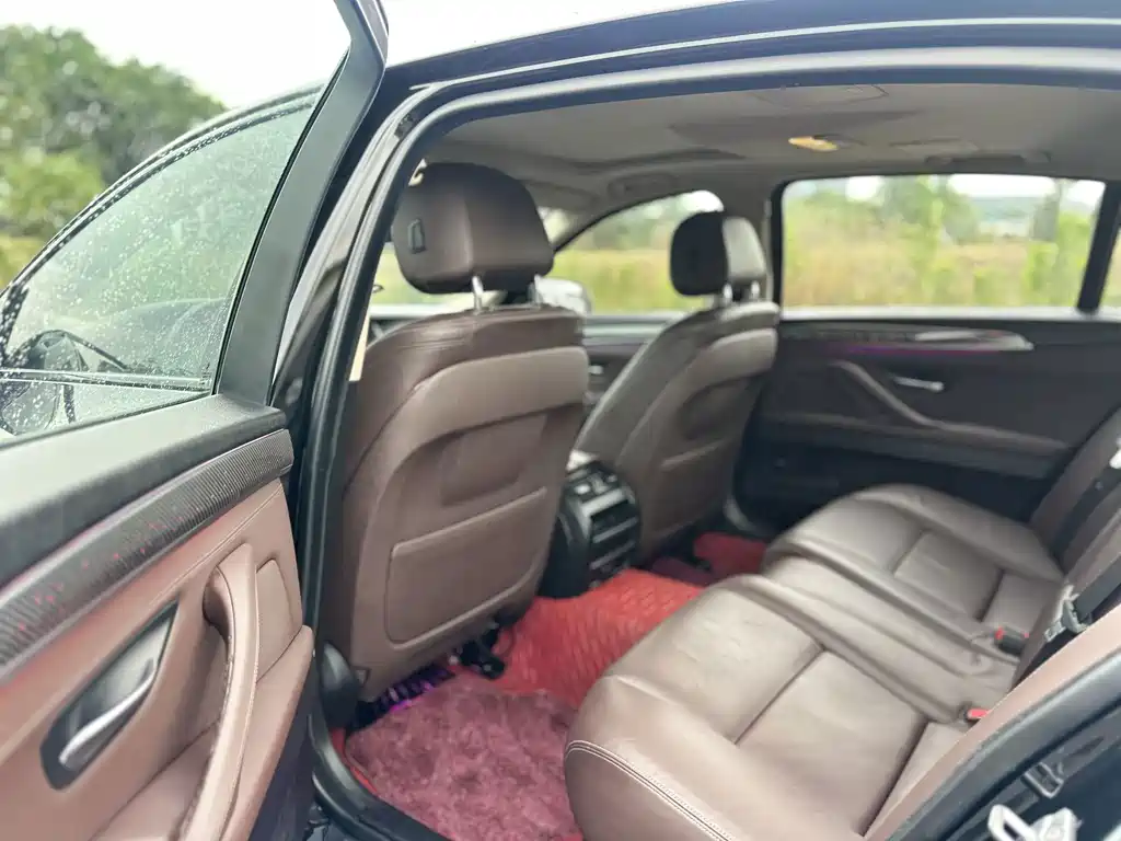 BMW 5 Series — миниатюра 9