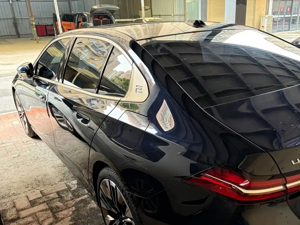 BMW 5 Series — миниатюра 7