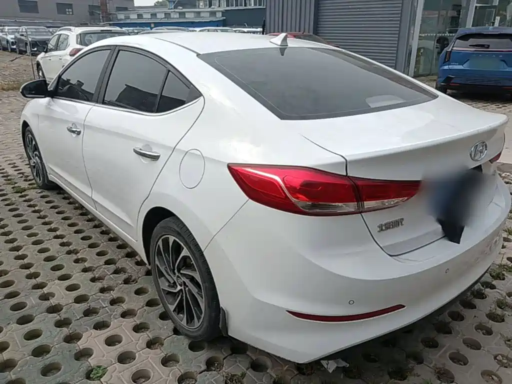 Hyundai Elantra — миниатюра 5