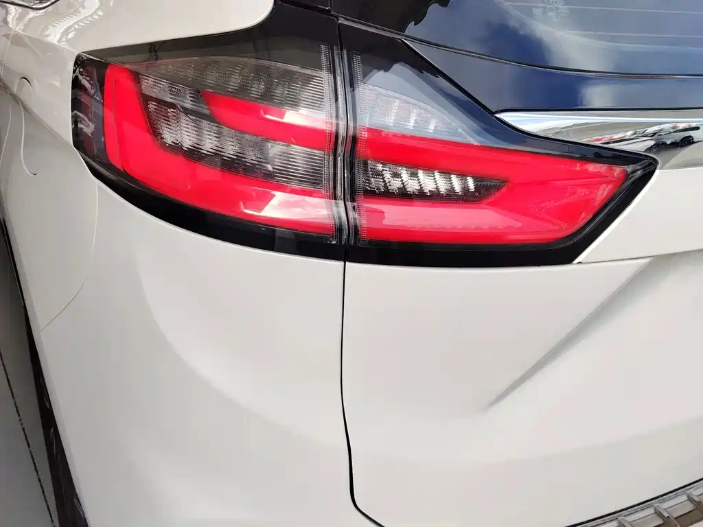 Ford Edge — миниатюра 14