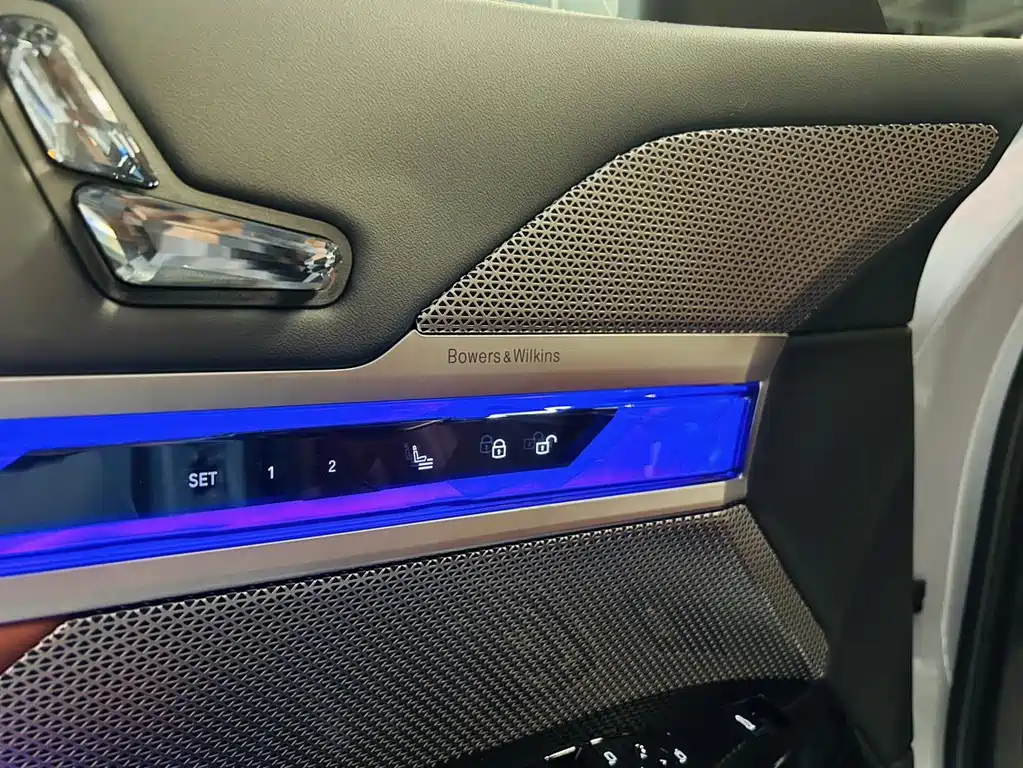 BMW 7 Series — миниатюра 10