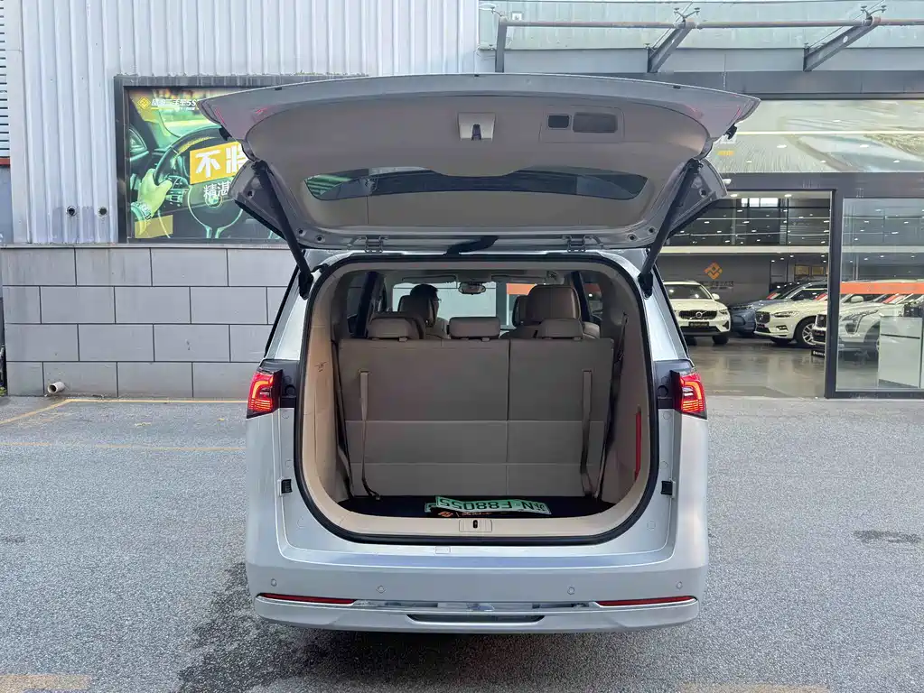 Buick GL8 Hybrid — миниатюра 6