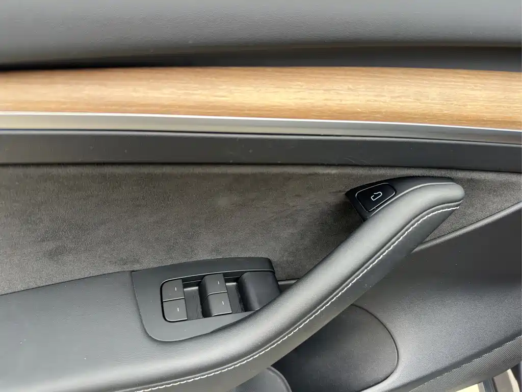 Tesla Model 3 — миниатюра 20