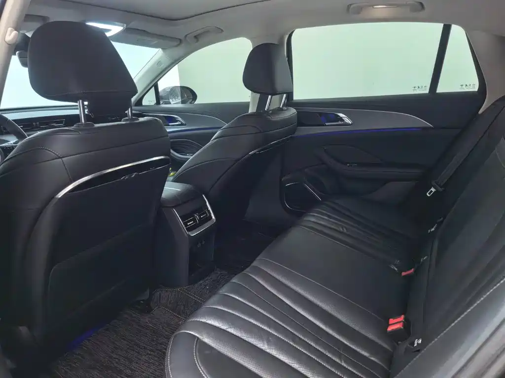 Hongqi Hongqi H5 — миниатюра 6