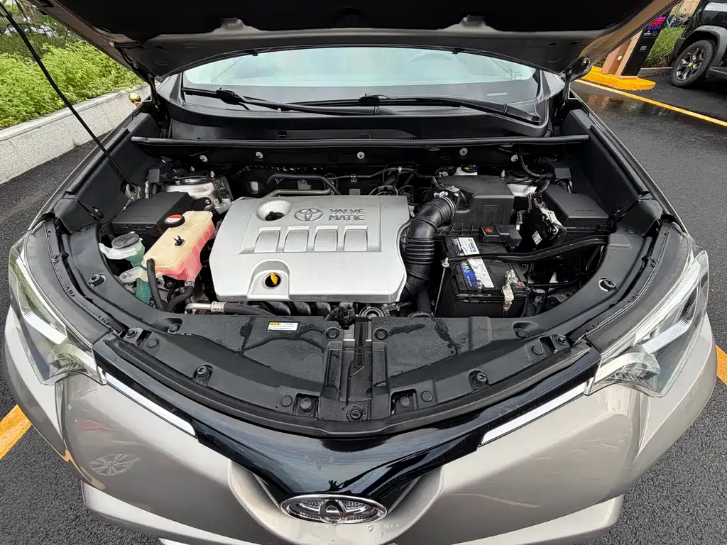 Toyota RAV4 — миниатюра 9