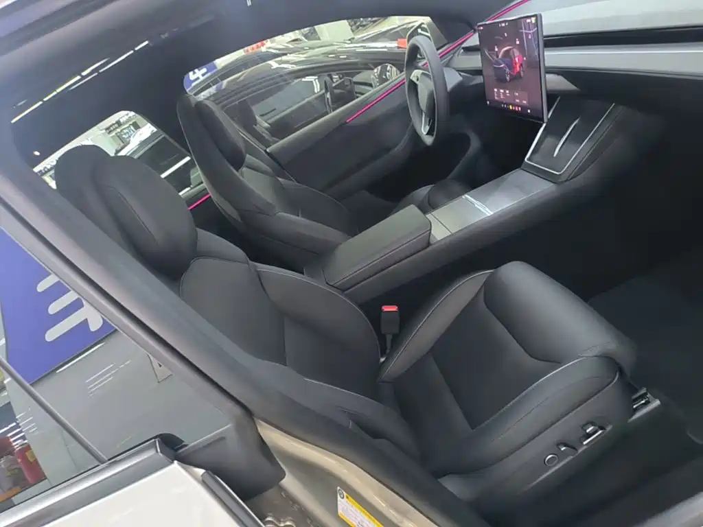 Tesla Model Y L — миниатюра 25