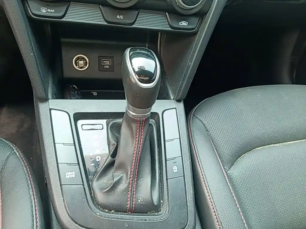Hyundai Elantra — миниатюра 14