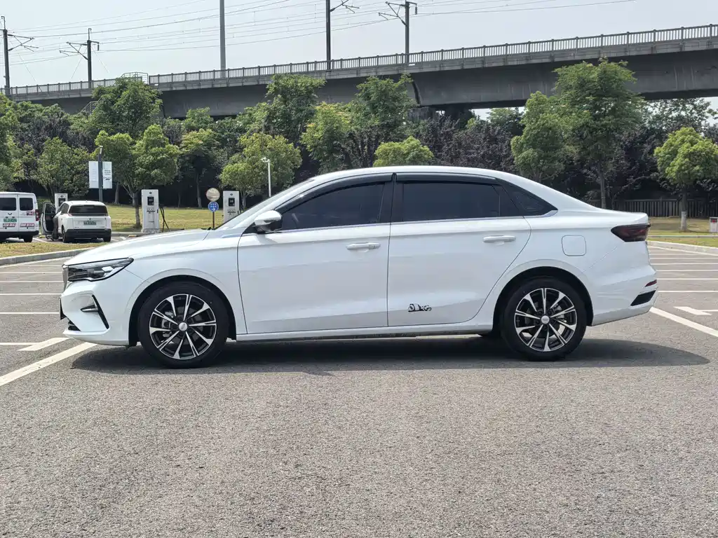 Geely Emgrand 2025 4 1.5L CVT Luxury