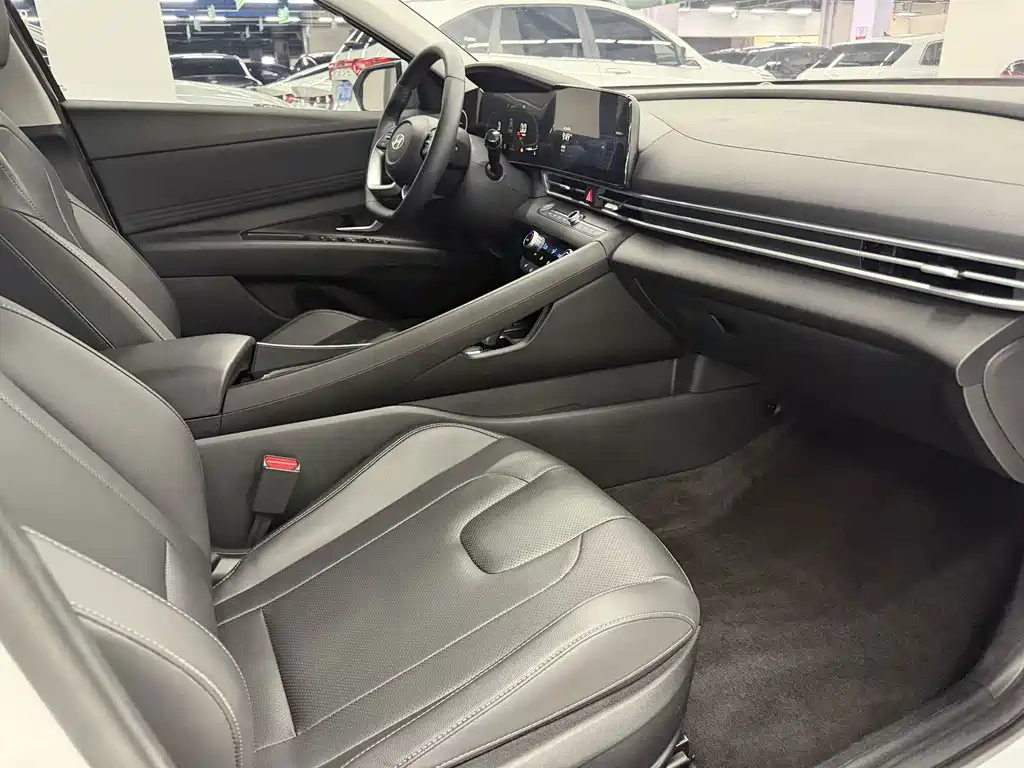 Hyundai Elantra — миниатюра 7