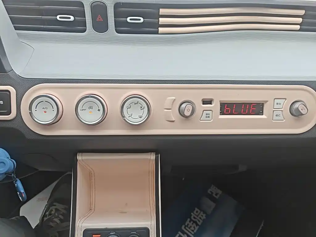 Wuling MINIEV — миниатюра 13