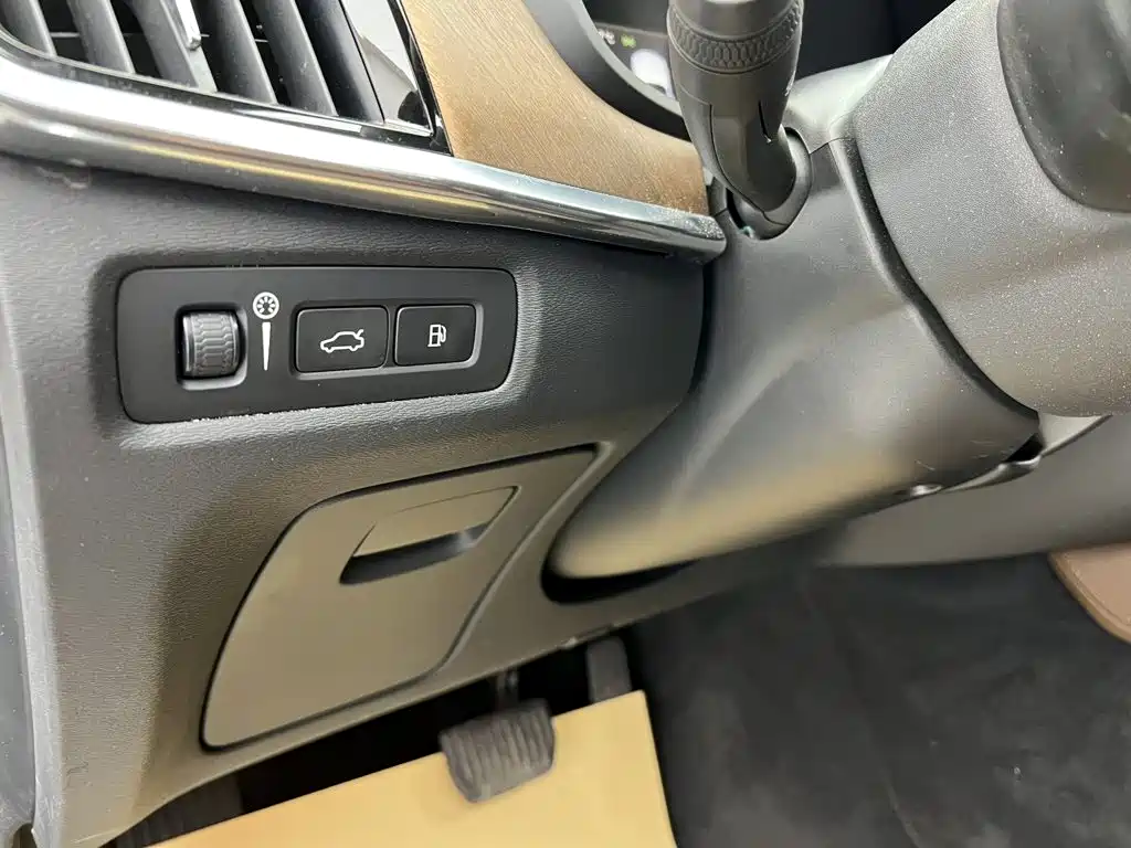 Volvo S90 PHEV — миниатюра 33