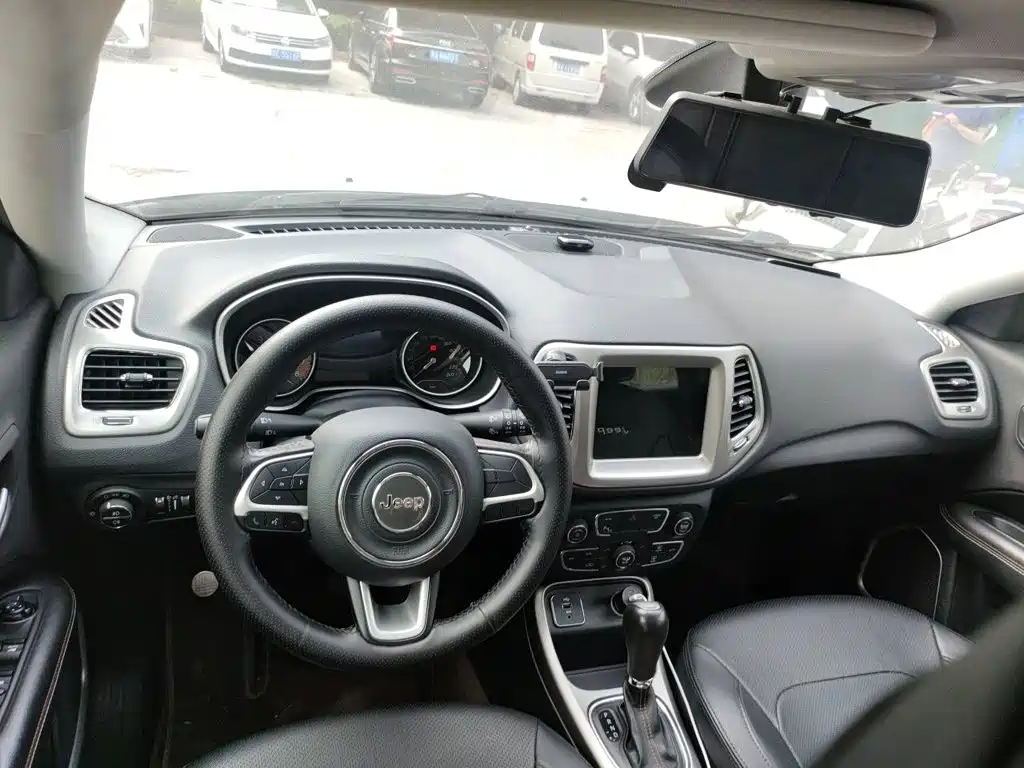 Jeep Compass — миниатюра 5