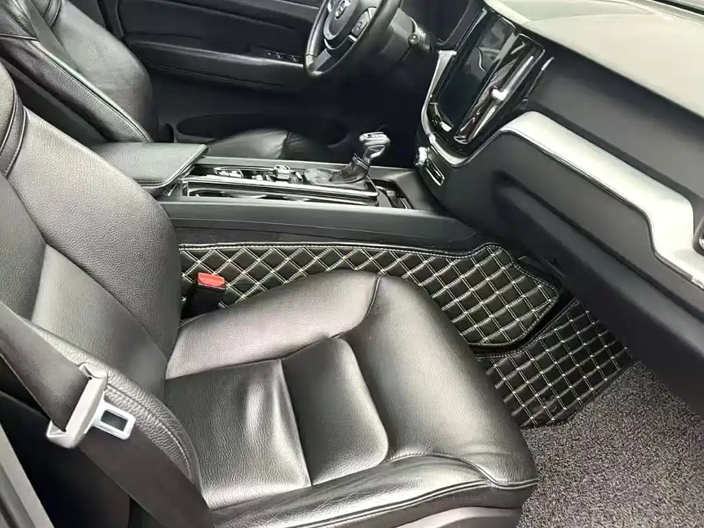 Volvo XC60 T5 4WD Smart Leisure Edition, фото 8