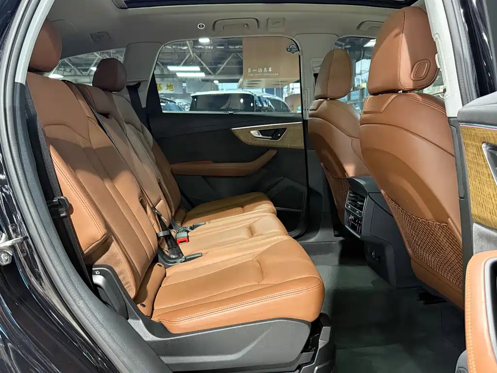 Audi Q7 — миниатюра 11