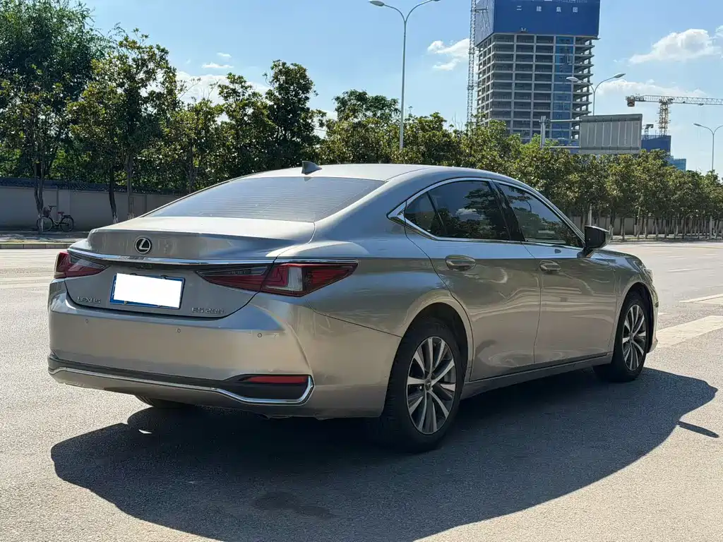 Lexus ES — миниатюра 7