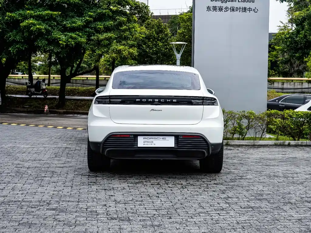 Porsche Macan EV — миниатюра 16