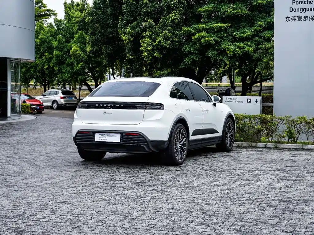 Porsche Macan EV — миниатюра 17