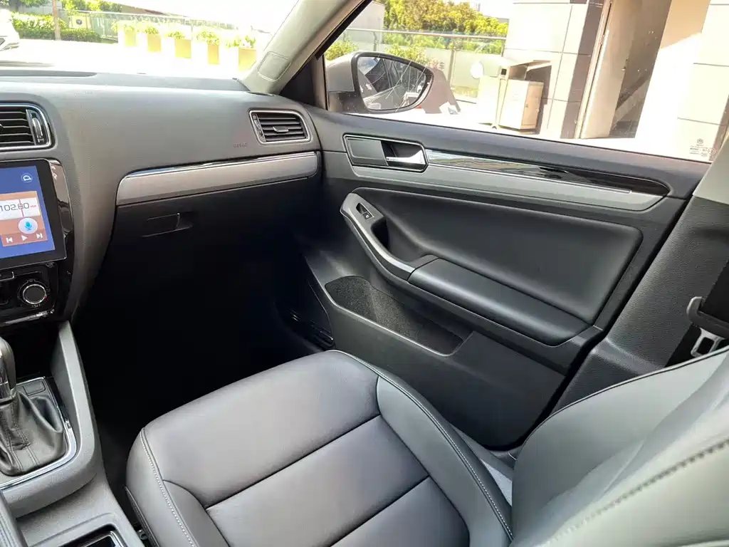 Volkswagen Sagitar — миниатюра 15