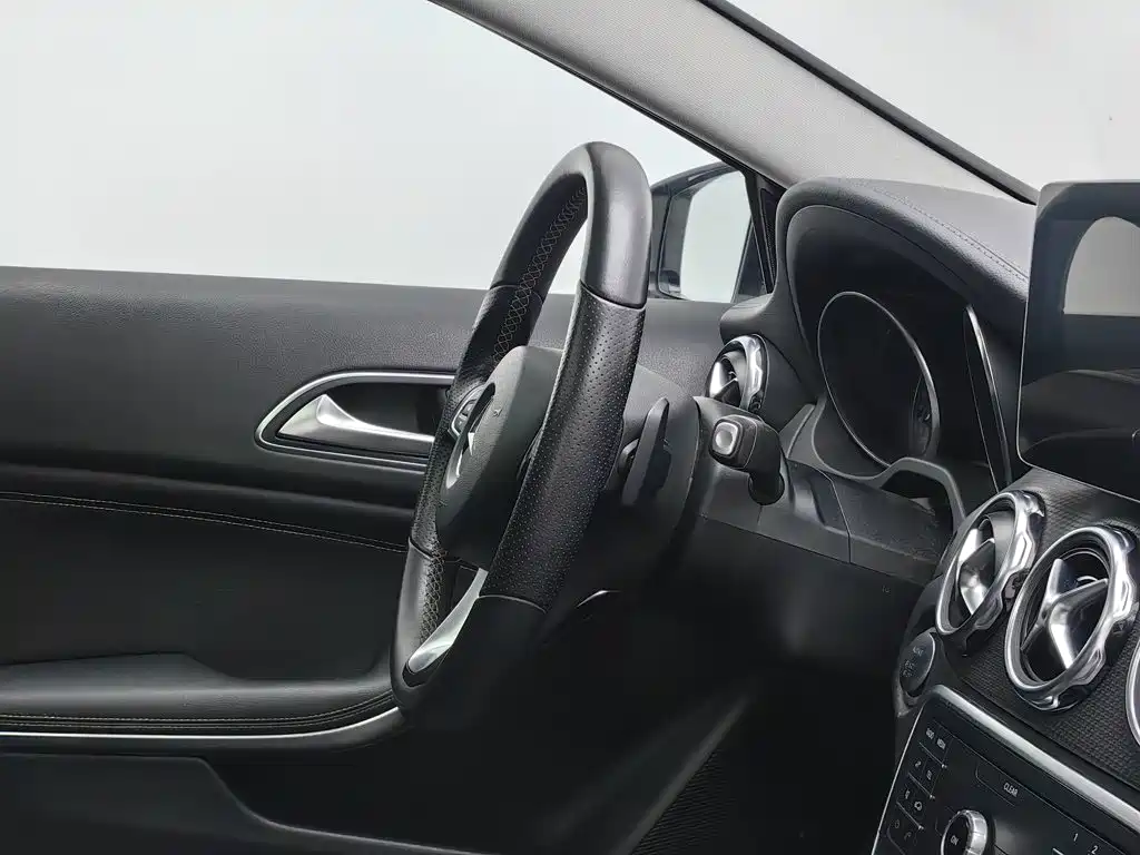 Mercedes-Benz GLA — миниатюра 22