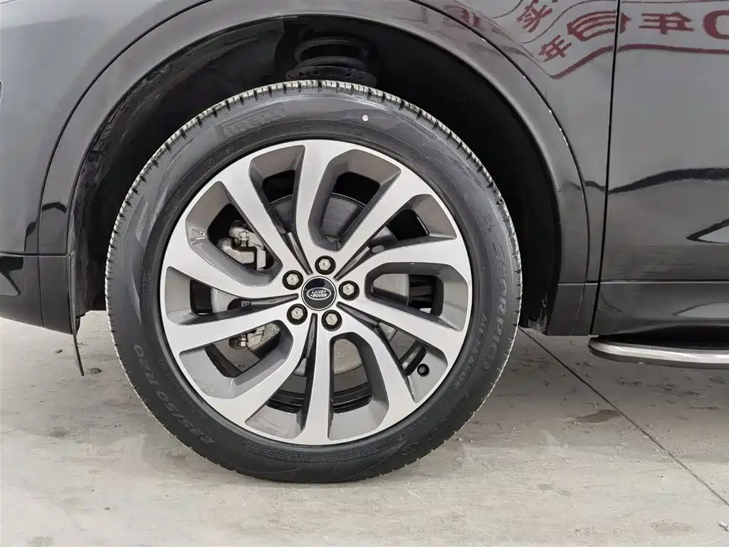 LAND ROVER DISCOVER NEW ENERGY SOURCES FOR SPORTS