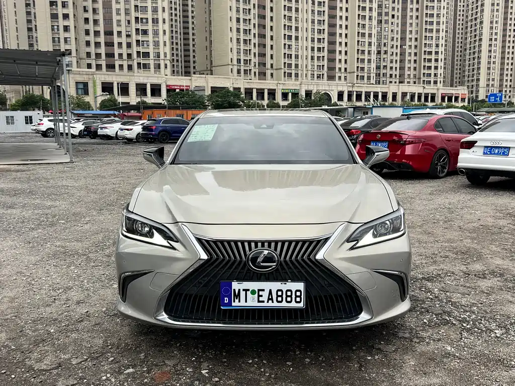Lexus ES 2019